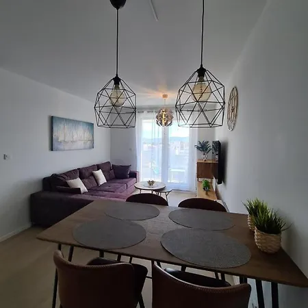 Mare With Parking Apartment *