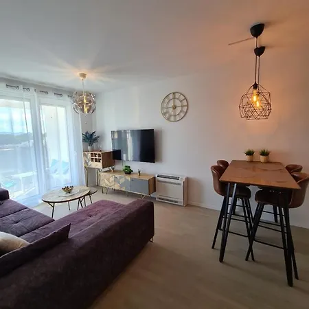 Mare With Parking Apartment