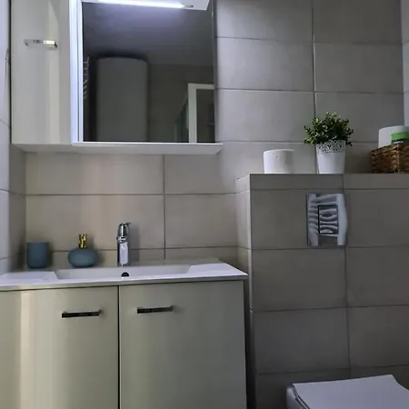 Mare With Parking Apartment *